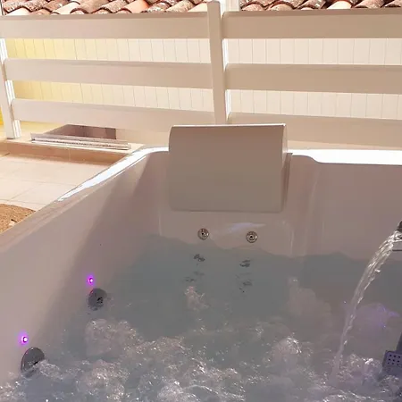 La Belle Maison בית הארחה 3*