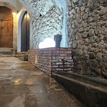 La Belle Maison בית הארחה Avèze