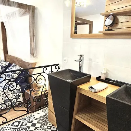 La Belle Maison בית הארחה